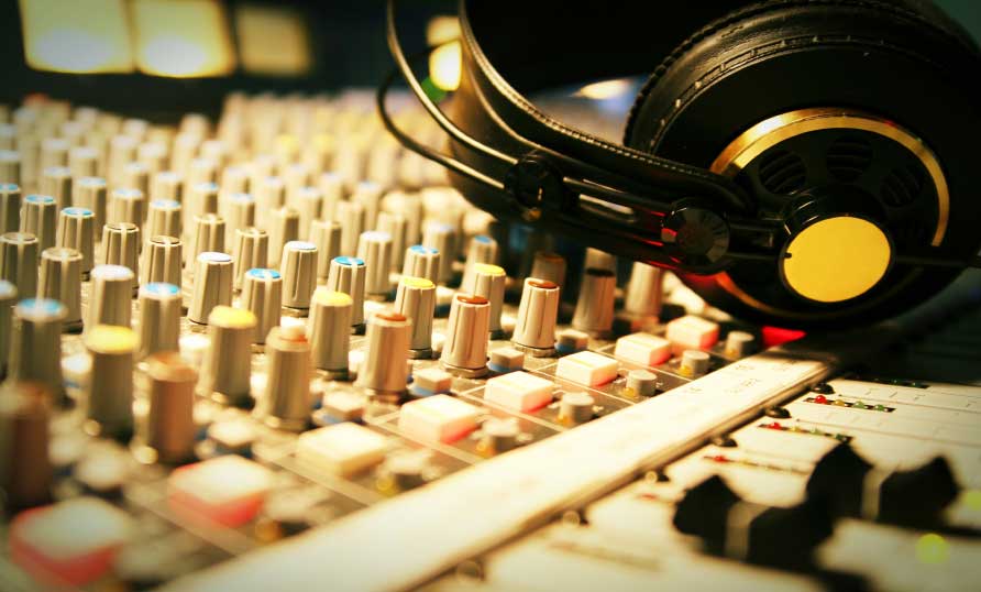 Home Recording Studio Essentials for New Musicians 2022 5