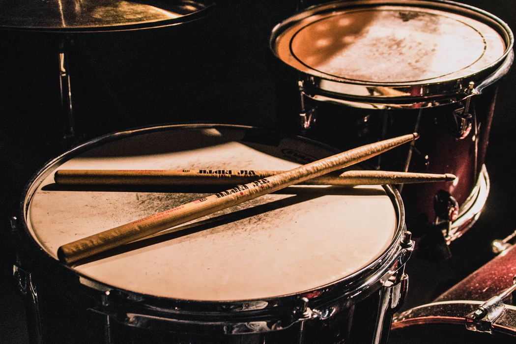 How To Mic Drums Kicks Snares Hi Hats And Toms