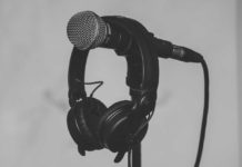 Dynamic microphone on stand with headphones