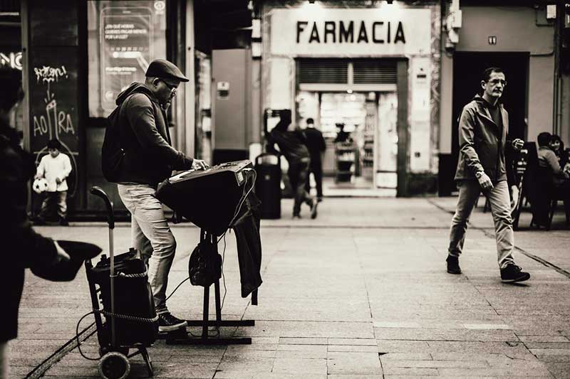 best portable pa system, busker playing keyboard through portable pa speaker system outside