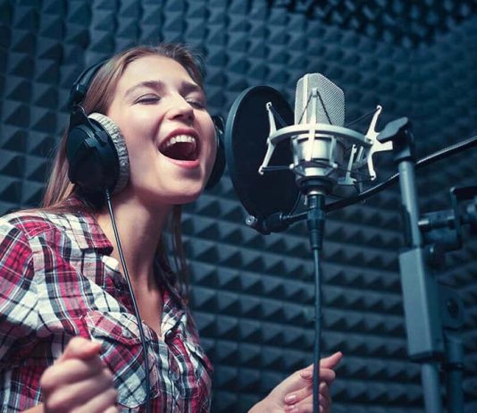 Choosing a Workhorse Microphone main image of a girl singing