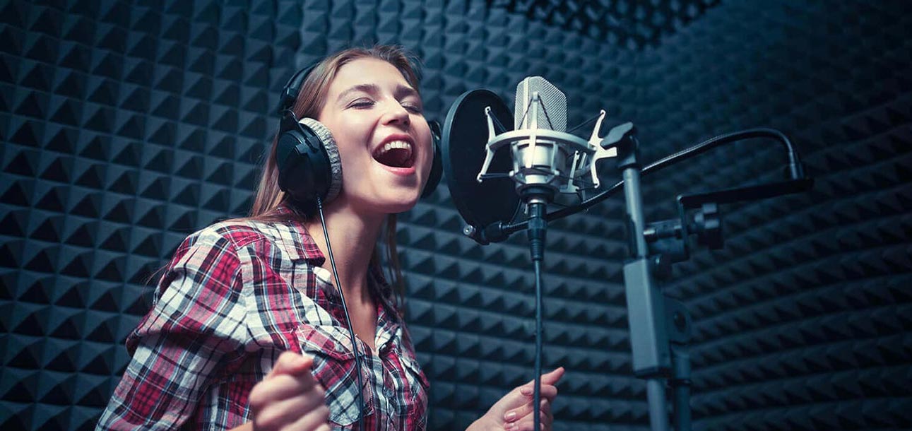 Choosing a Workhorse Microphone main image of a girl singing